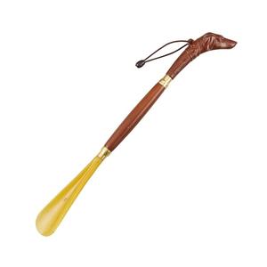 ที่สวมรองเท้าด้ามยาวสำหรับผู้สูงอายุ ใช้งานง่าย ช่วยสวมรองเท้าได้สะดวกด้วยด้ามจับยาวเพื่อความสบายและการเคลื่อนไหวที่สะดวก - Product Image 1