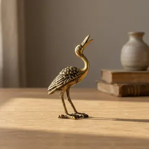 Figurine d'Oiseau Grue en Laiton Faite à la Main, Statue de Cigogne Décorative, Sculpture d'Oiseau en Métal Élégante, Décoration de Table pour la Maison, le Bureau et le Jardin - Product Image 5