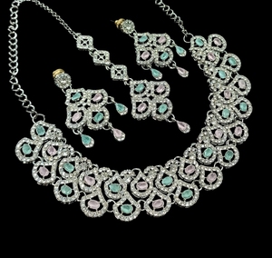 Conjunto de Collar y Pendientes Geométricos de Cristal Plateado, Joyería de Fiesta para Mujer, Estilo Clásico, Aleación con Pedrería, Joyería de Moda - Product Image 6