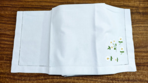 Serviettes de table en coton blanc en vrac avec broderie florale - Product Image 4
