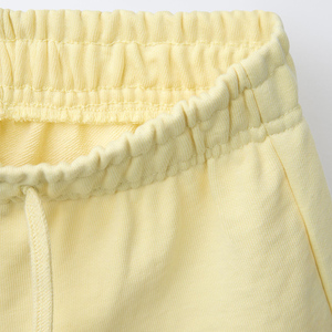 Conjunto de Sudadera y Pantalones Cortos Deportivos Unisex Amarillos, Cuello Redondo, Manga Larga, Logotipo con Letras Impresas, Estilo Casual, Otoño, 2 Piezas - Product Image 6