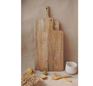 Planche à découper en bois rustique, planche à découper rectangulaire en bois avec poignée, matériau en bois naturel pour la cuisine, utilisation pour les mariages - Product Image 4
