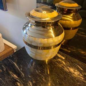 Nouvelle Urne Funéraire Bleue Turquoise à Motif Floral Gravé, Urnes Funéraires Artisanales pour Adultes, Fournisseur de Cérémonies Funéraires, Meilleur Prix - Product Image 4