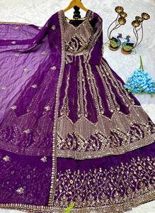 Vestido de Fiesta de Lujo Bordado con Lehenga y Dupatta – Colección de Boda en Seda Pesada - Product Image 5