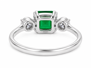 Anillo de Tres Piedras con Gema Verde Corte Asscher y Detalles Laterales de Diamantes Redondos para Mujer en Oro de 10K, 14K, 18K y Plata 925, 935 - Product Image 4