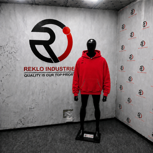 Sweat à capuche oversize vintage rouge streetwear, effet usé, coupe décontractée, délavage vintage, haute qualité, streetwear quotidien, pull confortable et douillet - Product Image 3