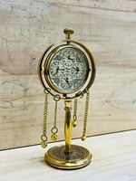 Reloj de Pared Moderno Portátil de Latón Victoria Hecho a Mano con 4 Zonas Horarias y un Soporte Muy Diseñado y Único