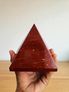 Pyramide massive en jaspe rouge poli, pierre de guérison pour la mise en terre, la vitalité, l'énergie, l'équilibre des chakras, décoration, 4 pouces - Product Image 4