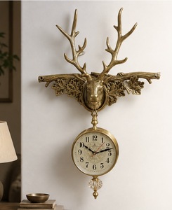 UNICORN HANDICRAFTS Horloge murale vintage en laiton avec tête de cerf, mouvement mécanique, durable, portable, rustique, décorative, à suspendre - Product Image 1