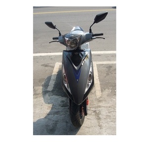 Scooter de rue d'occasion de marque japonaise RSZ (100cc) - Testé par un technicien, bon état de suspension, pare-brise offert, prix export - Product Image 5