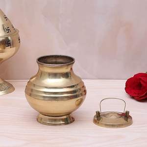 Recipiente de latón Gangajali Lota Kalash para la sagrada Ganga, ideal para rituales de templo y Pooja - Product Image 4