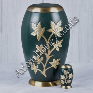 Urne en laiton poli pour cendres avec sculptures ornées Souvenir funéraire classique et commémoratif par Axiom Home Accents - Product Image 3