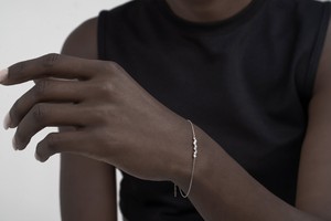 สร้อยข้อมือประดับเพทายหรูหราสไตล์มินิมอล เงินแท้ชุบทองคำสีกุหลาบ เครื่องประดับสำหรับทุกเพศ ของขวัญสุดหรูสำหรับคุณแม่ - Product Image 2