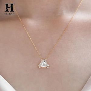 Pendentif en or et diamant personnalisé en gros, design en grappe triangulaire, diamant certifié IGI/GIA, bijoux fins - Product Image 1