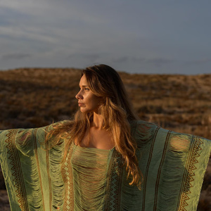 Poncho Boho con Flecos en Estilo Tejido Tribal, Camisa Ligera para Festivales y Playa, Ideal para Conjuntos Bohemios de Verano - Product Image 2