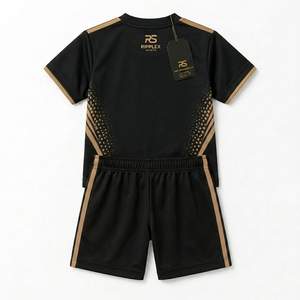 Ensemble sportif élégant pour enfants avec tissu léger pour la course, l'entraînement, les jeux et un confort tout au long de la journée : T-shirt à manches courtes et short - Product Image 4