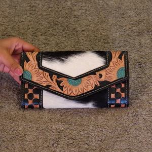 Cartera de Mano de Cuero Venus, Diseño de Lujo, Grabado a Mano, Cuero Vacuno, Protección RFID, Gran Capacidad - Product Image 1