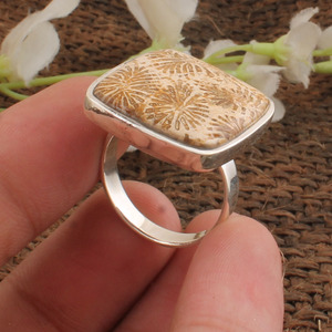 Bague en corail fossile naturel, argent sterling 925, motif floral organique, pierre précieuse, bijoux faits à la main pour femmes, cadeau unique - Product Image 1