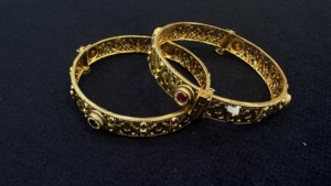 Brazalete de Lujo Chapado en Oro con Diseño Floral, Bisel de Aleación de Cobre, Joyería Vintage para Mujer con Circonitas, Ideal para Bodas - Product Image 2