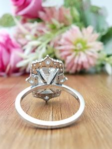 Bague de fiançailles de luxe pour femme D'IVNS JEWELS en or massif 14 carats avec diamant rond taille émeraude certifié IGI - Product Image 3