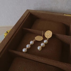 Boucles d'oreilles pendantes en forme de rose en relief rétro française, perle d'eau douce de 6 à 7 mm avec argent pur, style vintage à la mode - Product Image 2