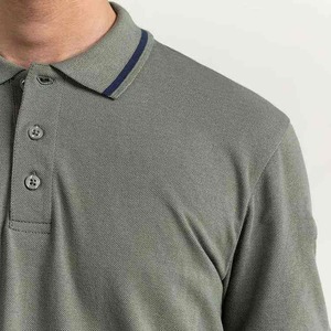 Polo de Manga Corta Gris para Hombre, Corte Regular, Informal, Tejido de Punto, 100% Algodón, Ribete en Contraste, Color Sólido - Product Image 4