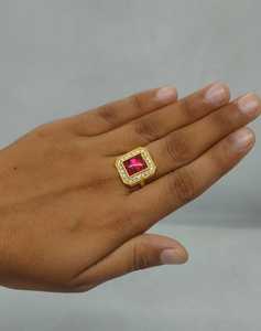 Bague de cocktail de luxe en cristal rouge rubis, plaquée or, avec pierre précieuse taille émeraude, bague statement vintage avec halo de zircon cubique, pour soirée - Product Image 3