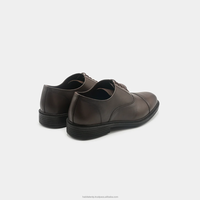 Sepatu pantofel kulit asli pria, sneaker gaya Vintage Brogue Oxford kasual