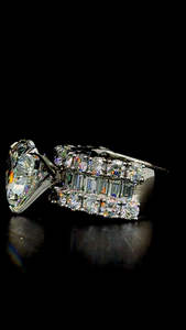 Bague en or blanc 18KT 5.42 CT trillion et diamants de laboratoire taillés en baguette sur vente en gros de diamants de laboratoire en serti à griffes pour elle - Product Image 4