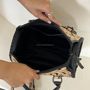 Sac de voyage de luxe personnalisé en cuir de vachette ciselé à la main style carreaux, motif tournesol, pour femme, sac à bandoulière de créateur - Product Image 6