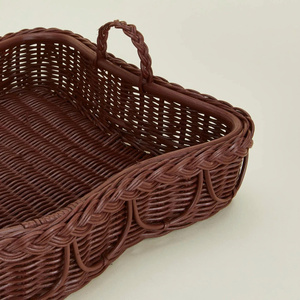 ถาดเสิร์ฟหวายสีน้ำตาลสวยหรู ทรงสี่เหลี่ยมพร้อมหูจับ ใช้เป็นตะกร้าเก็บของ สำหรับตกแต่งโต๊ะครัว โต๊ะอาหาร โต๊ะกาแฟ - Product Image 4