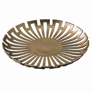 Bol à fruits rond en aluminium de style libre, design à bandes, finition laiton antique, fait main, objet de décoration de table - Product Image 1