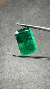Émeraude naturelle zambienne de 6,98 carats, taille octogonale, pierre précieuse verte intense, pour la fabrication de bagues, pendentifs et bijoux fins - Product Image 4