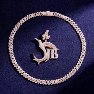 ทองคำขาว 14KT ประดับเพชร D VVS คุณภาพสูงทรงบริลเลียนต์  แบบ Cuban Link Chain  พร้อมจี้รูปนกตัวอักษร JB  สไตล์ฮิปฮอป  รับประกันโดย IGI - Product Image 1