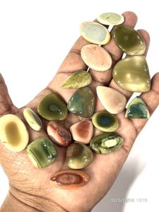 Pierre précieuse naturelle de jaspe impérial, cabochon, formes et tailles variées, environ 20 à 30 mm - Product Image 4
