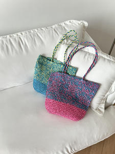 Capturez la magie des tons du coucher de soleil avec ce sac en fil naturel enchanteur, conçu pour les rêveurs et les journées d'été élégantes. - Product Image 5