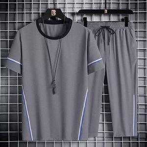 ชุดเสื้อผ้ากีฬาลำลองสไตล์เกาหลีสำหรับผู้ชายไซส์ใหญ่ ฤดูร้อน ขายส่ง เสื้อยืดแขนสั้นและกางเกงขาสั้น - Product Image 1