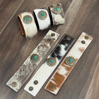 Bracelet de manchette en cuir de vachette véritable fabriqué à la main avec bracelet à pression réglable de Style occidental Concho turquoise pour hommes et femmes