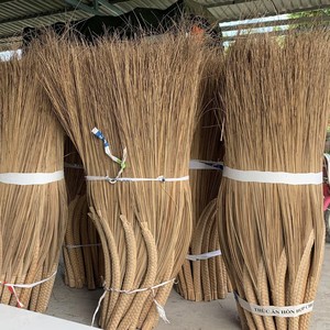 Balai en bâton de coco naturel 120 cm, fait main, pour dépoussiérer, en fibres de maïs dures, poils non coupés, manche en bambou, écologique, pour extérieur - Product Image 4