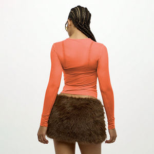 Camiseta de malla de poliéster de manga larga con logo sexy y ajuste ceñido para mujer, nueva colección de verano 2026, venta al por mayor de ropa de moda - Product Image 2