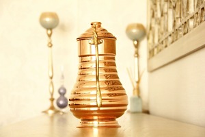 Carafe à eau en cuivre à finition brillante, couleur unie, finition lisse, article de gros personnalisé en usine - Product Image 5