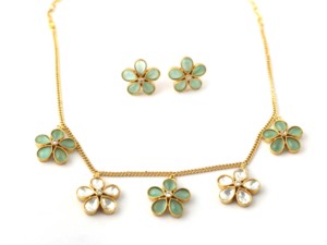 Ensemble de bijoux Aqua Quartz Flower Set, collier et boucles d'oreilles, fabrication artisanale en laiton plaqué or 18 carats - Product Image 3