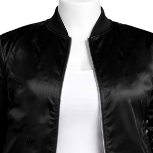 Veste en satin noire personnalisée pour femme avec logo grec brodé, séchage rapide, style sororité tendance, vente en gros - Product Image 2