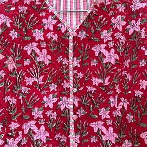 Veste matelassée pour femme, imprimé floral, col en V, manches trois quarts, rouge rose, aspect coton, vêtement d'extérieur - Product Image 6