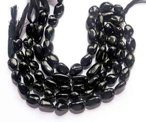 Cuentas sueltas de espinela negra natural en forma de pepita lisa para la fabricación de joyas al por mayor - Product Image 1