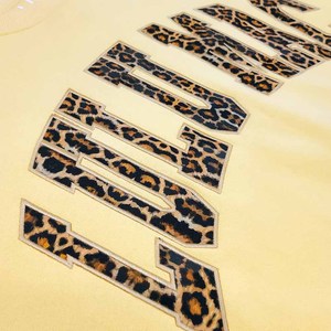 Sudadera LULU MAC Amarilla Extra Grande con Cuello Redondo, Aplique con Estampado de Leopardo, Unisex, Informal, de Punto, 100% Algodón, 2 Piezas - Product Image 4