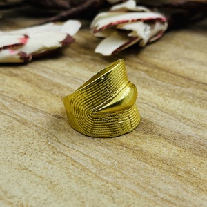 Anillos Anchos Exclusivos de Moda, Joyería Boho de Latón para Mujer, Chapado en Oro de 18k, Texturizado, Geométrico, Venta al por Mayor/OEM/ODM - Product Image 5