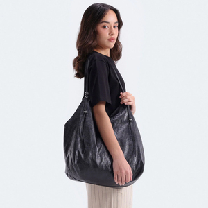 T-shirt noir uni à manches courtes et col rond pour femme, coupe ample, style minimaliste, tissu jersey 100% coton, respirant, à porter toute l'année - Product Image 3