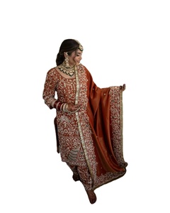 Experimente el encanto de nuestra fusión tradicional Anarkali Salwar es adecuado para fiestas en el jardín/almuerzos festivos/ferias de arte - Product Image 1