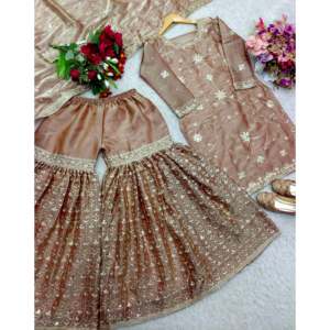 Superbe ensemble de soirée en satin avec haut, sarara et dupatta ornés de sequins - Product Image 5